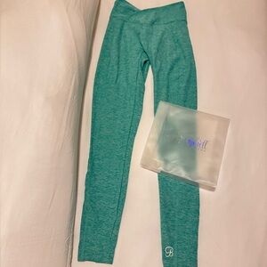 BOMBSHELL SPORTSWEAR LEGGINGS WITH SCRUNCH